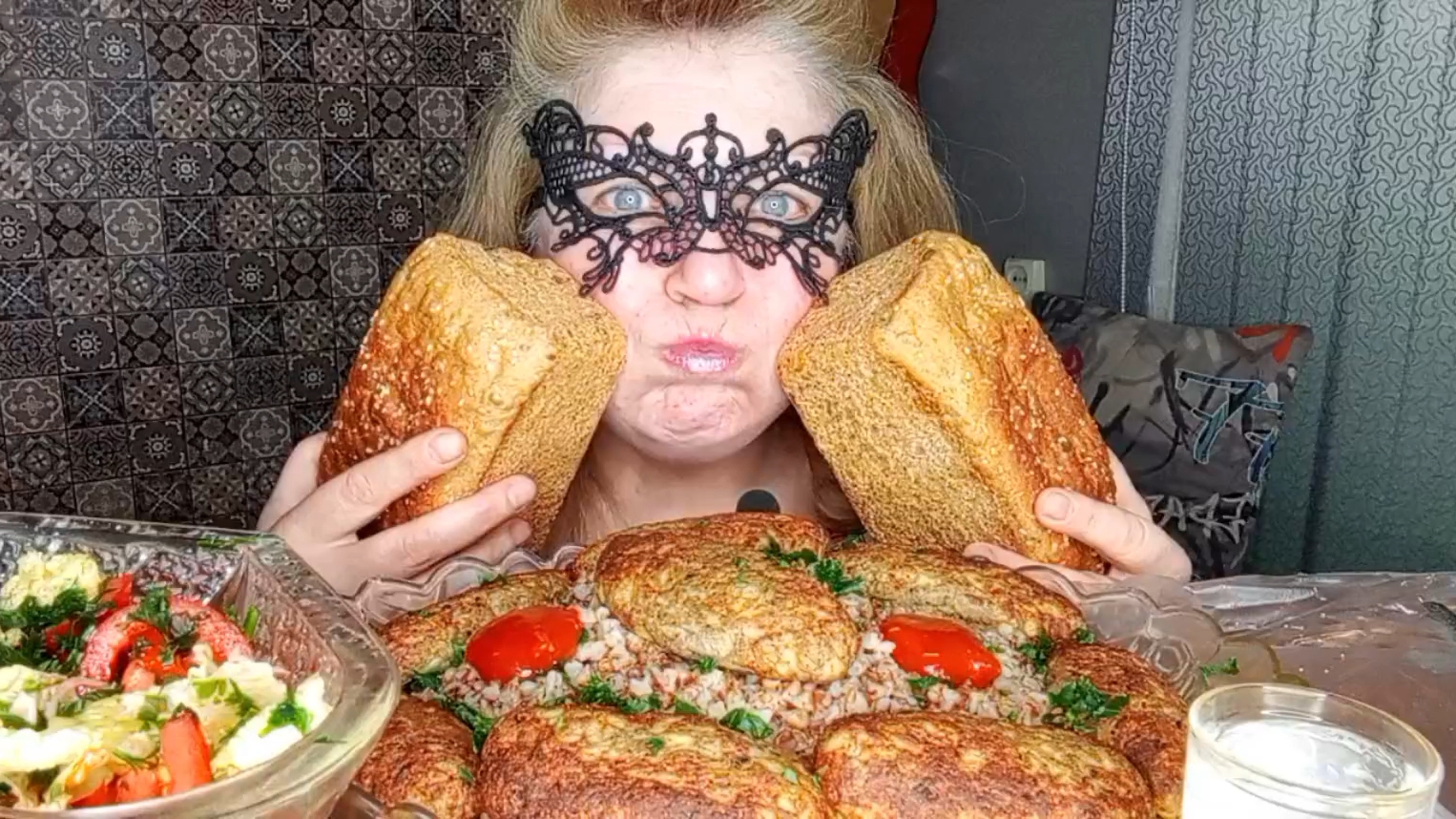 "КОТЛЕТЫ СОВЕТСКОЙ ЭПОХИ" МУКБАНГ/ЕДАНАКАМЕРУ/ смотреть онлайн