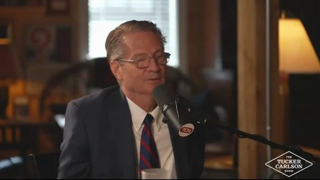 Такеру Карлсону заявили о подводном НЛО со скоростью 200 миль в час