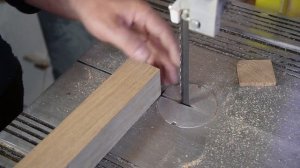 💡 Столярные хитрости. Торцовка под 90° без разметки с помощью ленточной пилы