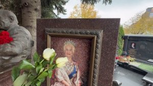 КОРОЛЕВСКИЙ ПАМЯТНИК НА МОГИЛЕ РОДИТЕЛЕЙ ВЛАДИМИРА ВИНОКУРА | КУНЦЕВСКОЕ КЛАДБИЩЕ 10.2025