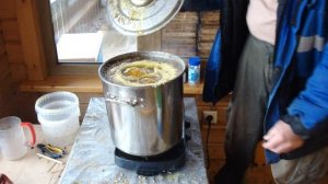 Перетопка воска.