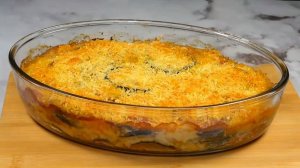 Баклажаны в духовке | Запеканка из баклажанов с сыром и овощной подливкой