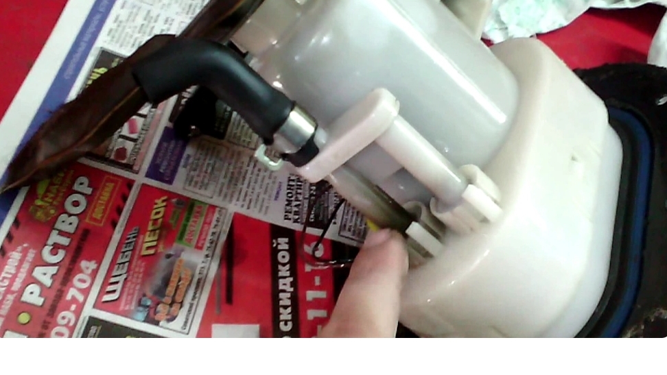 Kia Sportage 2 - Замена топливного фильтра.