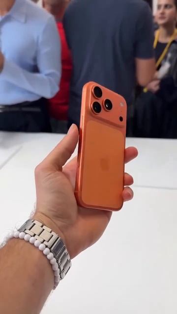 IPhone 17 Pro в цвете Cosmic Orange  Это просто космос! #apple #iphone