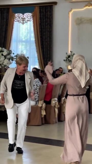 Девушки лучше всех танцуют на свадьбе 🔥👍#танцы#песня#музыка смотреть онлайн