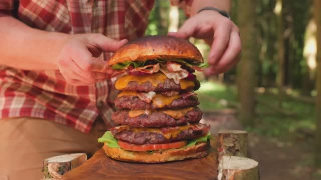 Готовим гигантский бургер весом 2,5 кг в лесу с помощью глиняной печи и домашнего хлеба смотреть онлайн