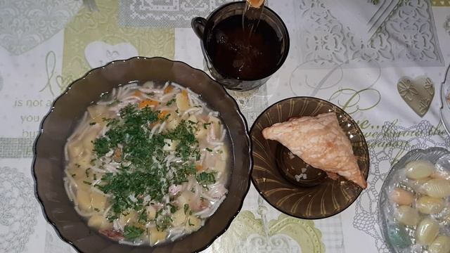 Экономное меню на 1 день. Слойки с яблоками, салат оливье.е смотреть онлайн