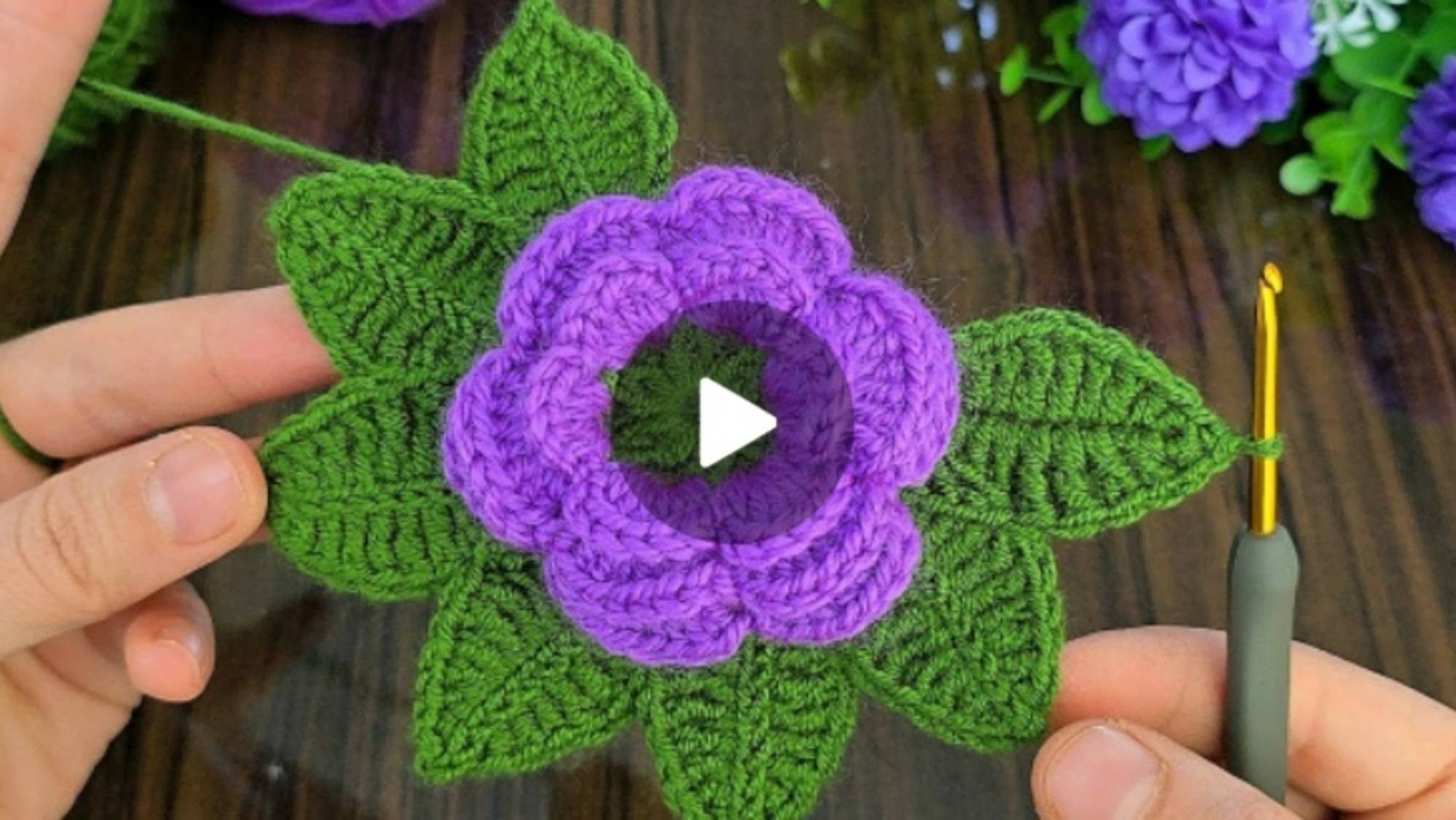 Объёмный шикарный цветок крючком😍 #вязаниекрючком #все_в_жизни_связано смотреть онлайн