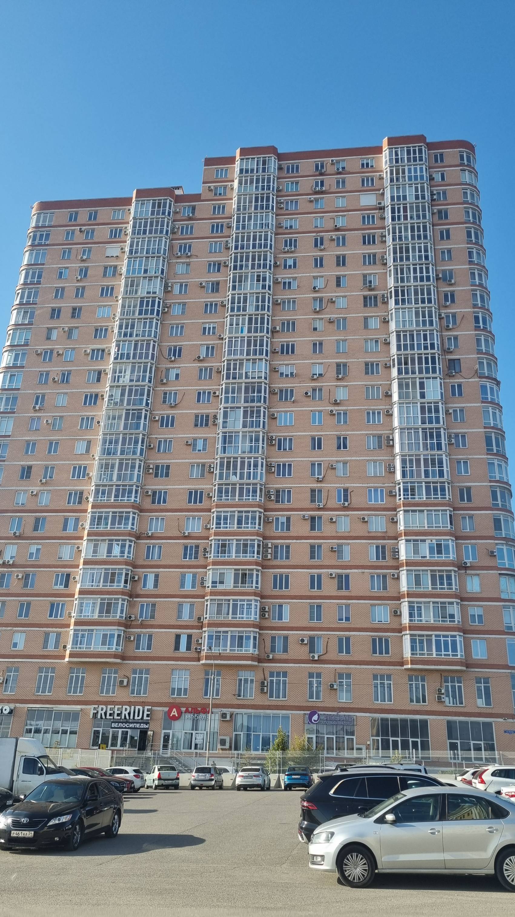 Сдается Двухкомнатная на Жукова 5