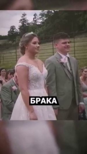 Она явно что-то знает 😂