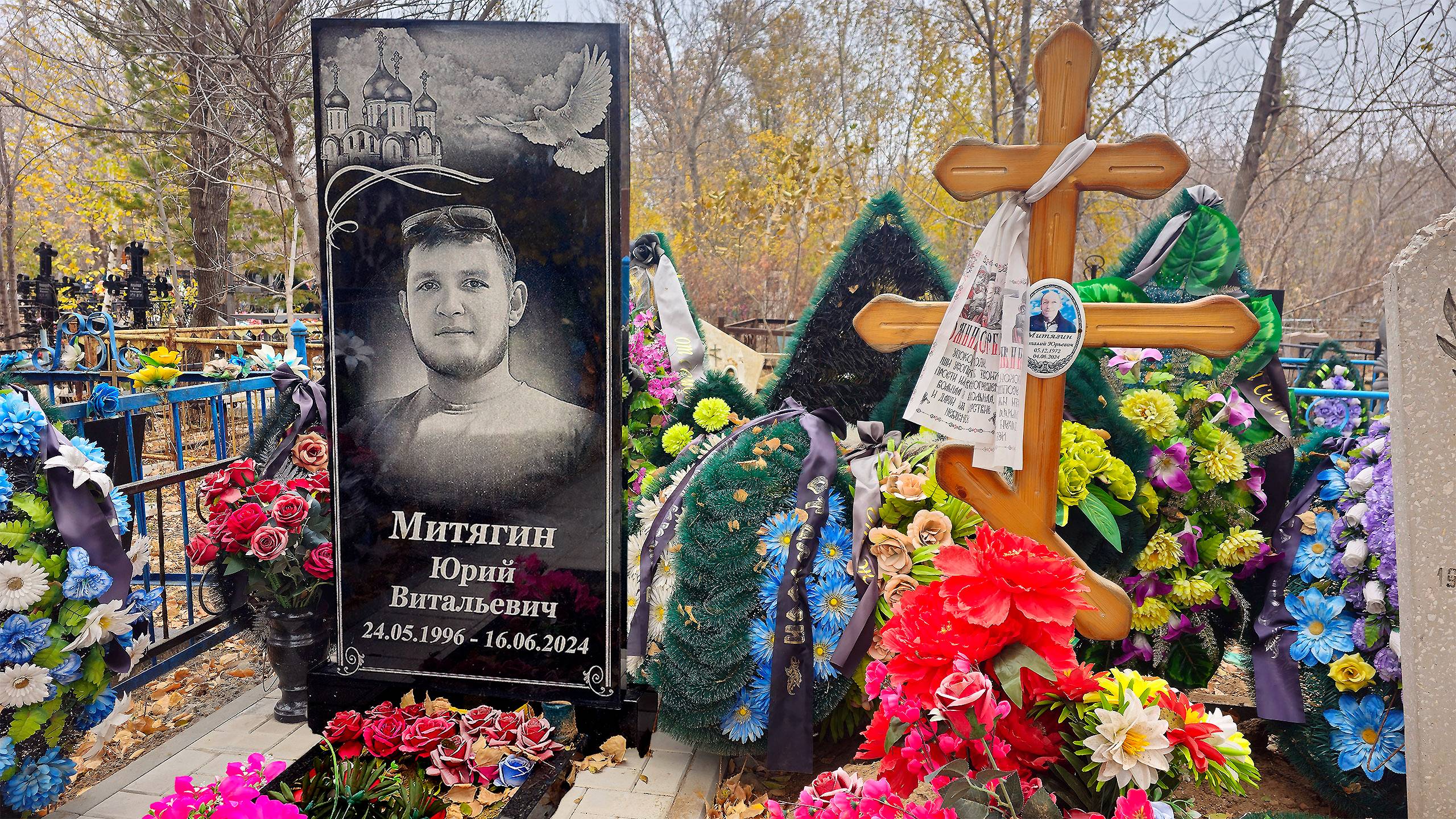 МНЕ СКАЗАЛИ ПОСМОТРЕТЬ НА ЭТУ МОГИЛУ… ТЕПЕРЬ Я НЕ МОГУ ЗАБЫТЬ смотреть онлайн