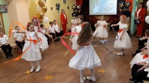 танец с лентами Я рисую на окне  группа Радуга выпуск 2023