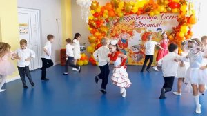 Детский танец По малинку в сад пойдём // Детский сад