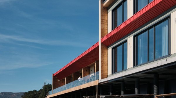 Остекление туристического объекта в пос. Большое Голоустное. Архитектор Андрей Матвеев