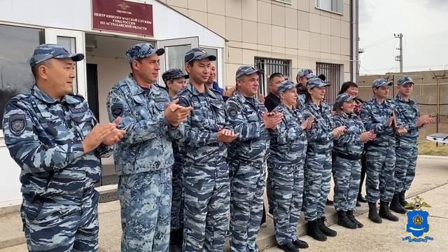 Полицейские проводили на «пенсию» четвероногого коллегу смотреть онлайн