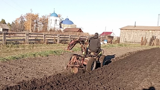 Осенняя вспашка огорода на СМТ Скорпион с самодельным плугом ПЛН -1-35