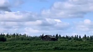 Заброшенный дом у таежной речки. Изба без окон. Поход по северной реке.