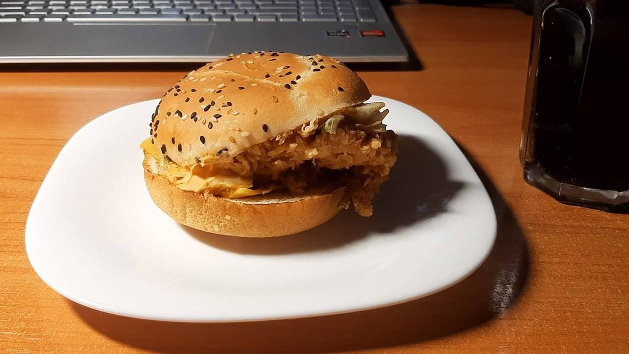 Шеф Бургер Делюкс Острый (Rostics) из холодильника Москва обзор #обзор