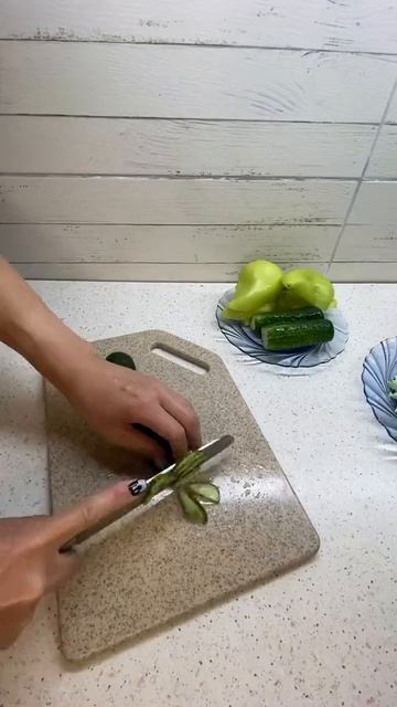 Салат из пекинской капусты с 
 куриным мясом