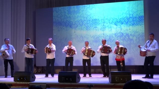 Наигрыши на тальянке в исп. ансамбля ЭРВЕЛ СЕМ под рук. Юрия Иликаева. Видео Василия Хайбуллина смотреть онлайн