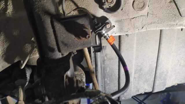 Замена передних тормозных шлангов Kia Optima TF смотреть онлайн