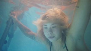 Купание женщины