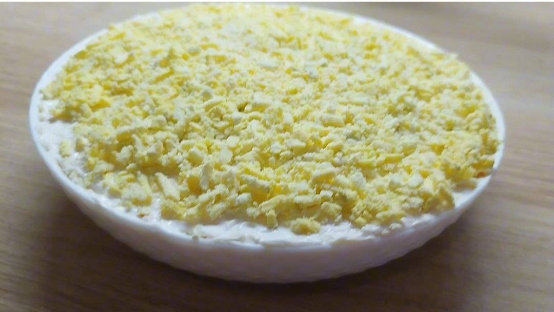 Салат Мимоза с рыбными консервами,картофелем и морковью смотреть онлайн