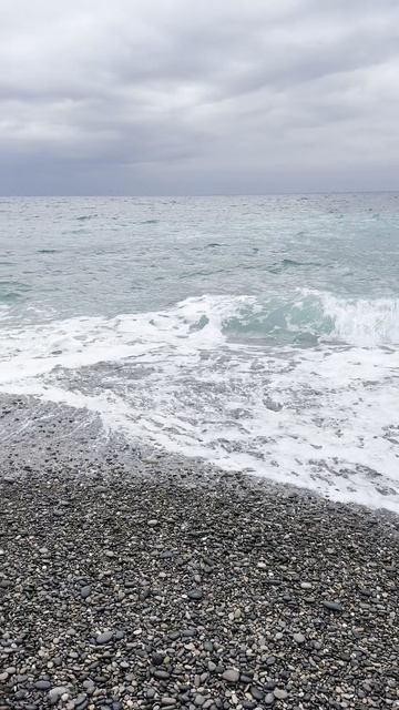 Морское наслаждение из Крыма, Золотой пляж. Курпаты 2025 #ялта #море #курпаты смотреть онлайн