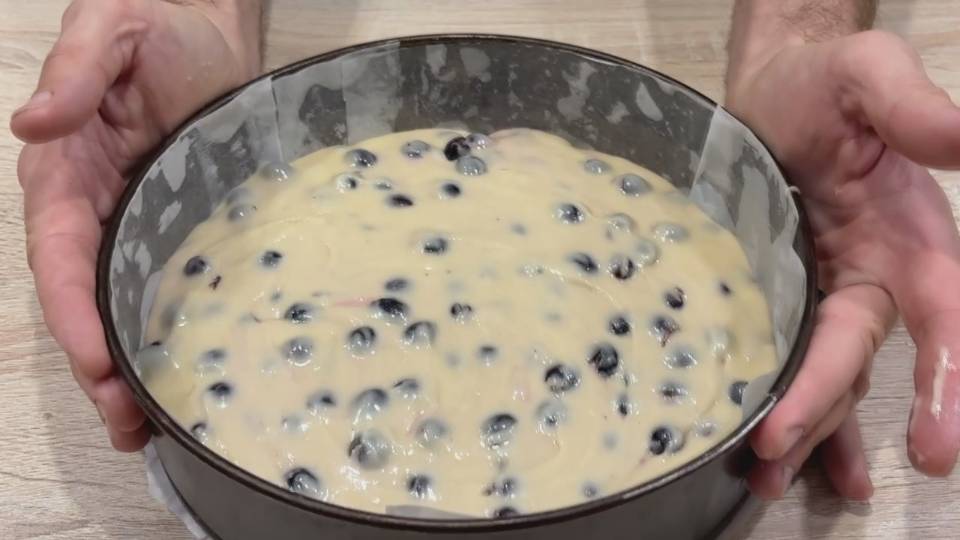 ПИРОГ за 5 минут ! Все смешал и в духовку ! Когда нет времени, пеку ПИРОГ со смородиной ! Вкуснятина смотреть онлайн