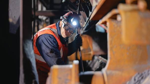 На Михайловском ГОКе завершен большой плановый ремонт третьей обжиговой машины фабрики окомкования смотреть онлайн