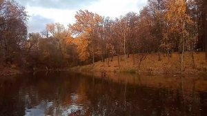 Красивое осеннее озеро