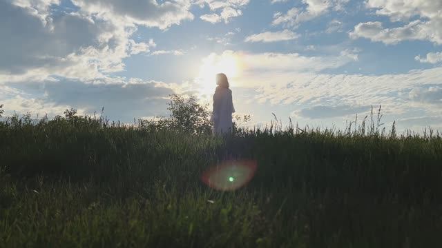 Алёна Трофеева - певица, которая исполняет не только песни, но и мечты. смотреть онлайн