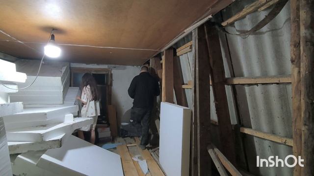 Насобирали грецких орехов 🌰 Лёша и Сергей утеплют второй этаж смотреть онлайн