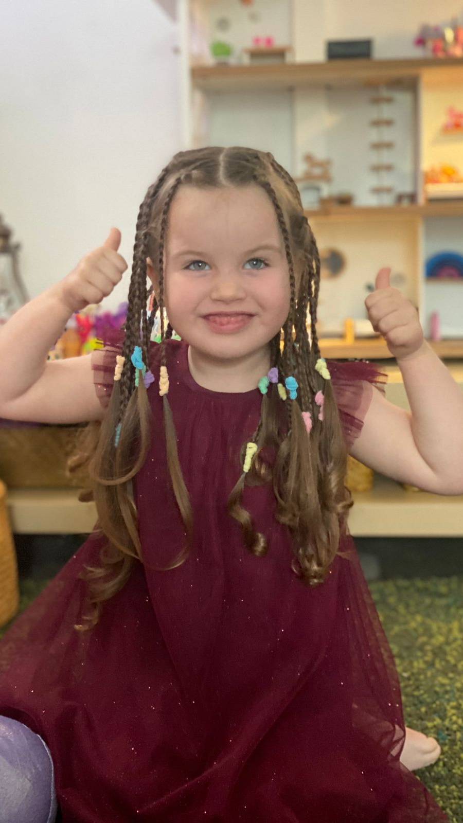 Олимпия делает маникюр Большой маникюрный набор с принтером для ногтей Go Glam для девочек.