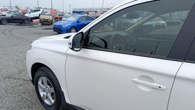 Mitsubishi Outlander 2.0 CVT 4WD (146 л.с.) 2013 смотреть онлайн