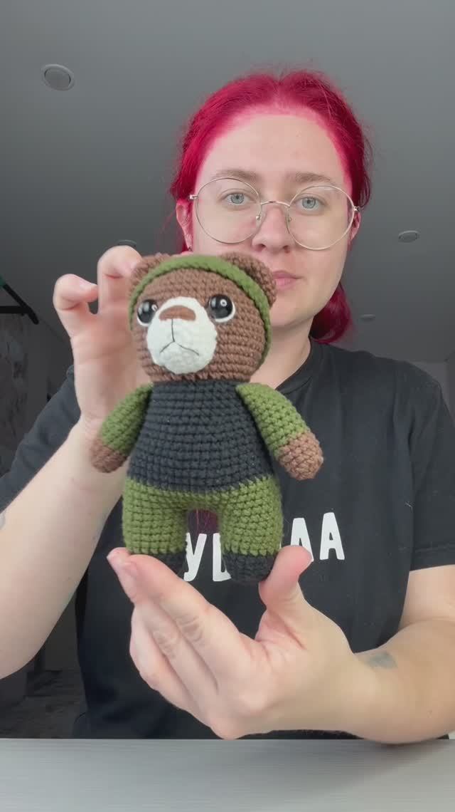 Мишка отправился к нашим ребятам, защищать Родину) смотреть онлайн