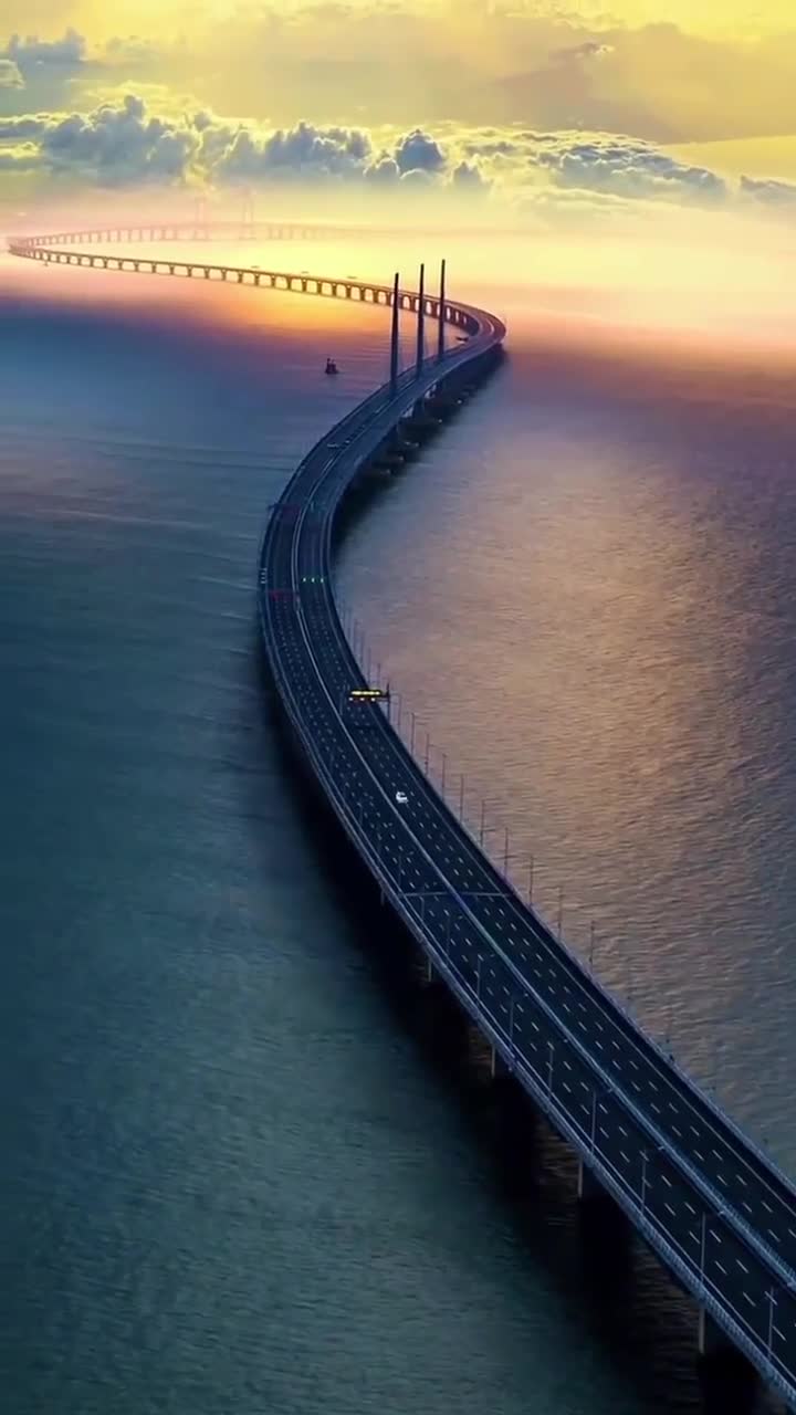 Этот мост, являющийся самым длинным в мире, был построен в Китае за 9 лет и с затратой около 20 м... смотреть онлайн