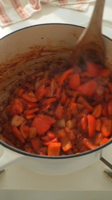Овощи в томатном соусе а-ля рататуй🥘 смотреть онлайн