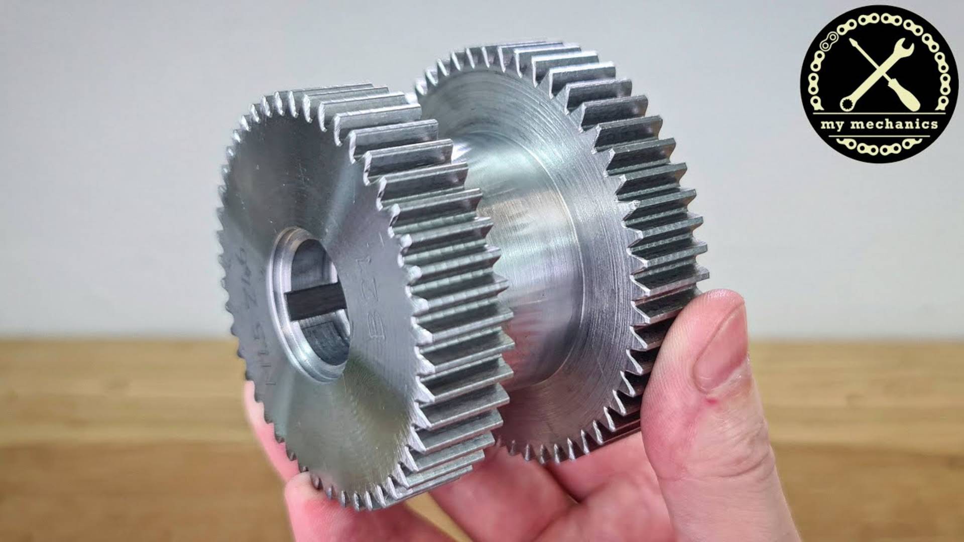 Making A Custom Gear (2160p_25fps_AV1-128kbit_AAC)