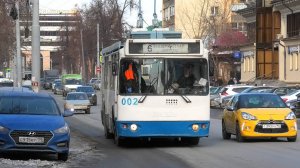 Троллейбус Екатеринбурга ЗиУ-682Г-016.02 борт. №002 маршрут 6 на остановке "Федерация профсоюзов"