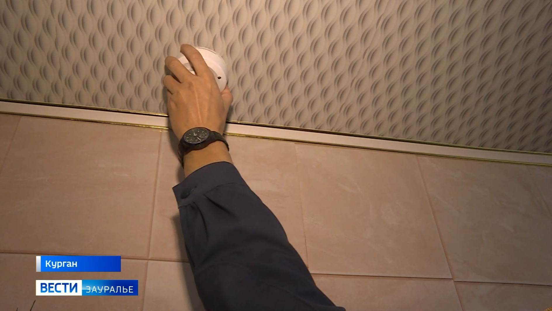 Сотрудники МЧС вышли в рейд, чтобы проверить как курганские дома защищены от пожаров смотреть онлайн