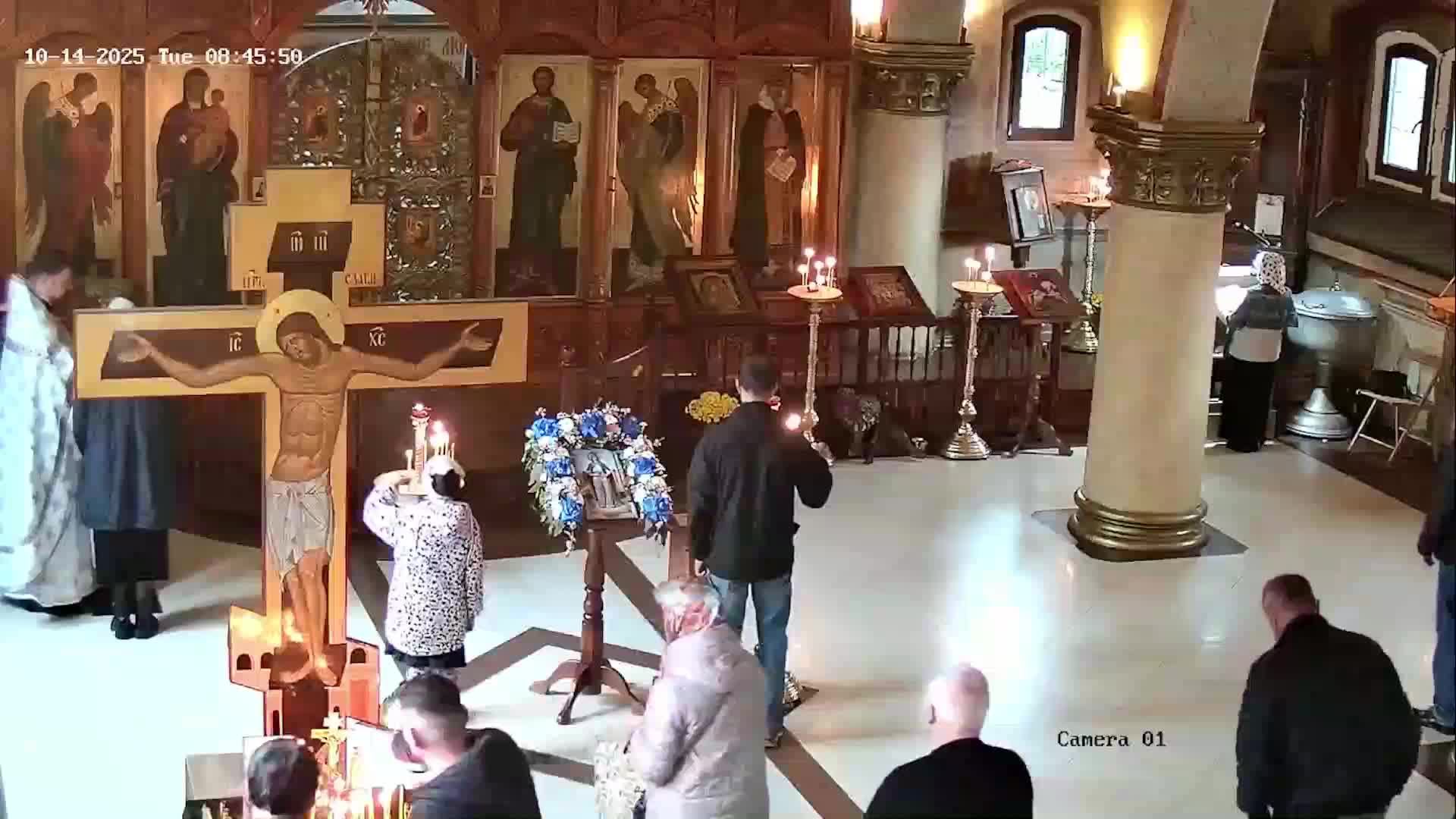 Божественная литургия. 14.10.2025 в 9-00. смотреть онлайн
