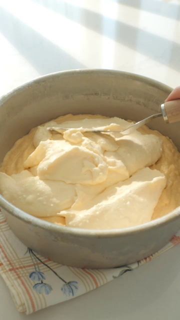Творожный пирог с абрикосами и джемом🥰 смотреть онлайн