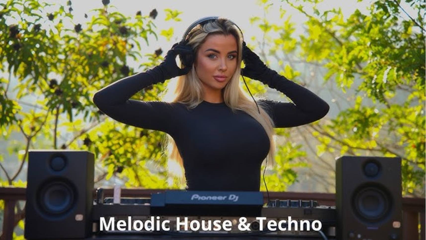 OLIWIA MOON | Melodic House & Techno Set смотреть онлайн