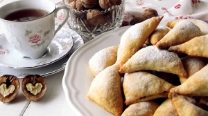 Сдобные треугольнички с изюмом и орехами