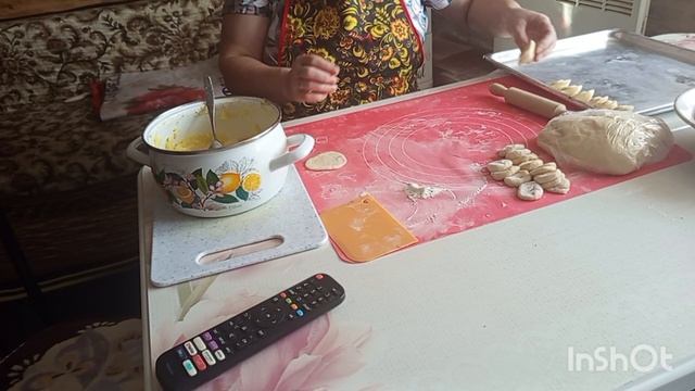 14 октября 2025 года.Жизнь в деревне. Настряпала вареники с картошкой. смотреть онлайн