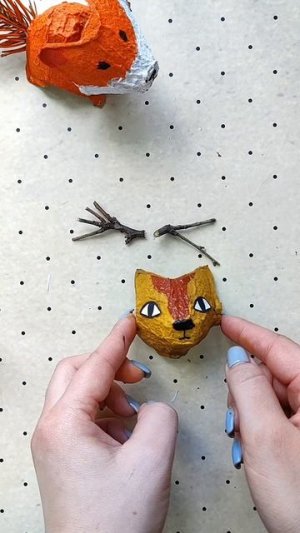 Осенняя поделка из яичных лотков