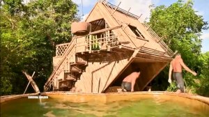 Построили дом с бассейном из бамбука.