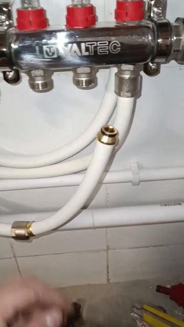 ПОДКЛЮЧЕНИЕ ТРУБ К КОЛЛЕКТОРУ / КАК подключить трубу к коллектору? смотреть онлайн