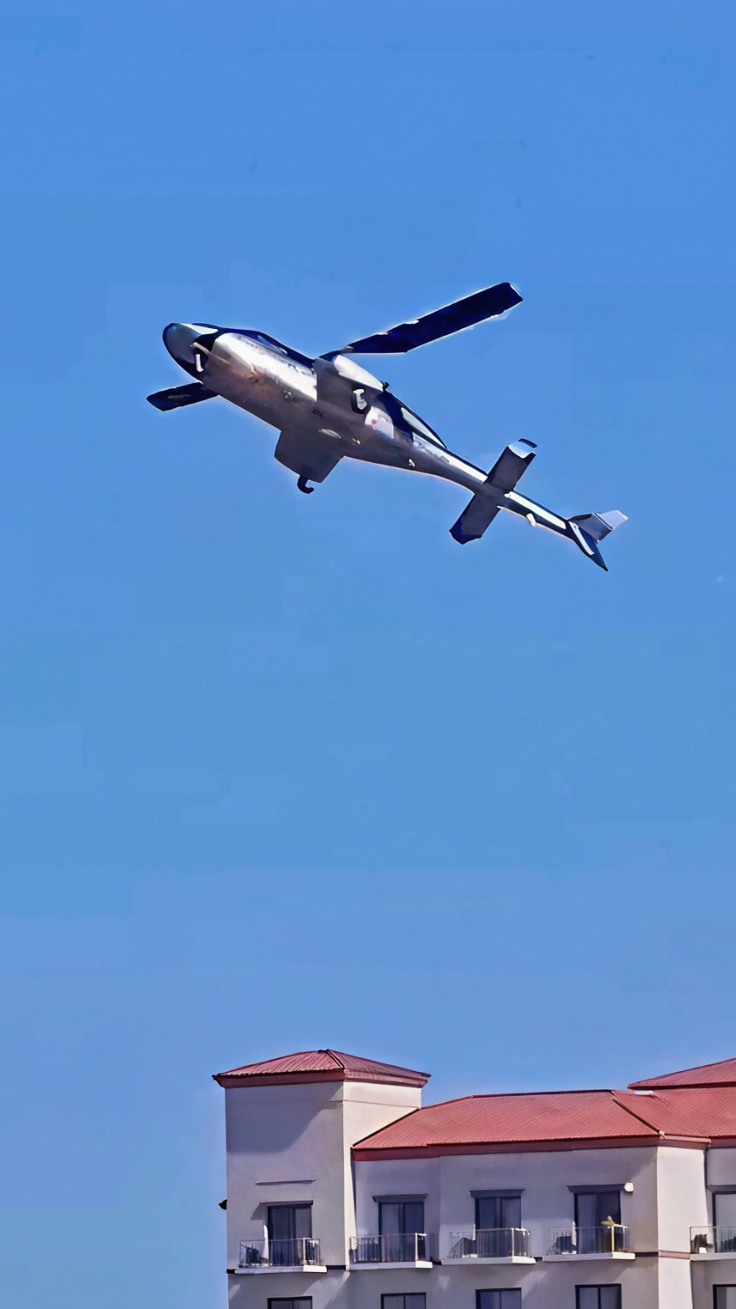 Вертолет упал возле пляжа в американском штате Калифорния🚁